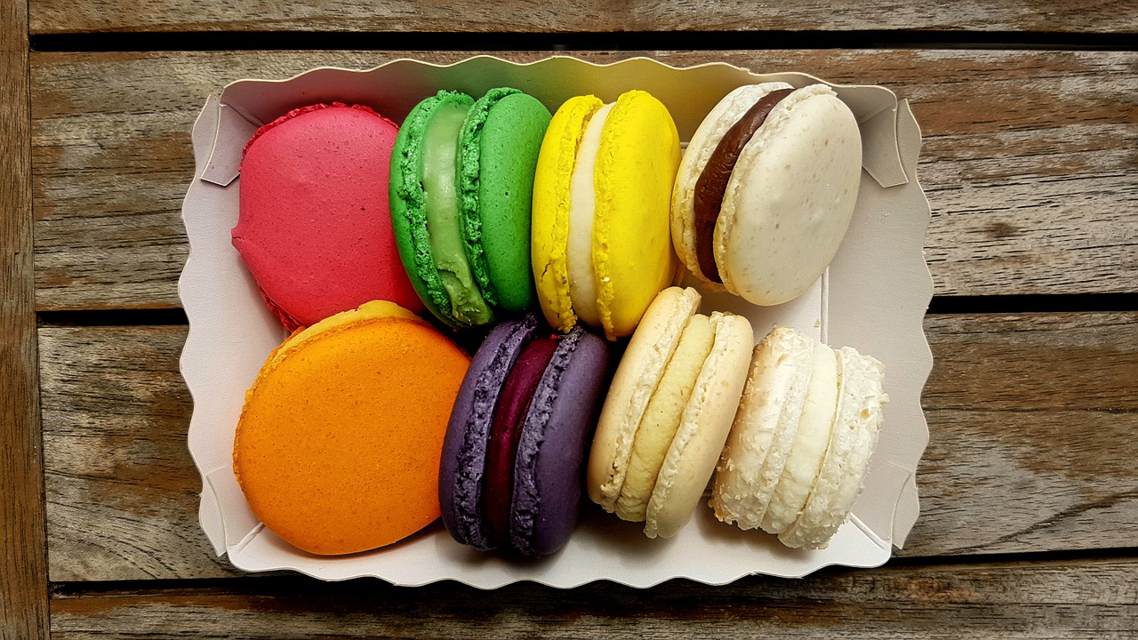 pastries  sweetness  macarons free photo