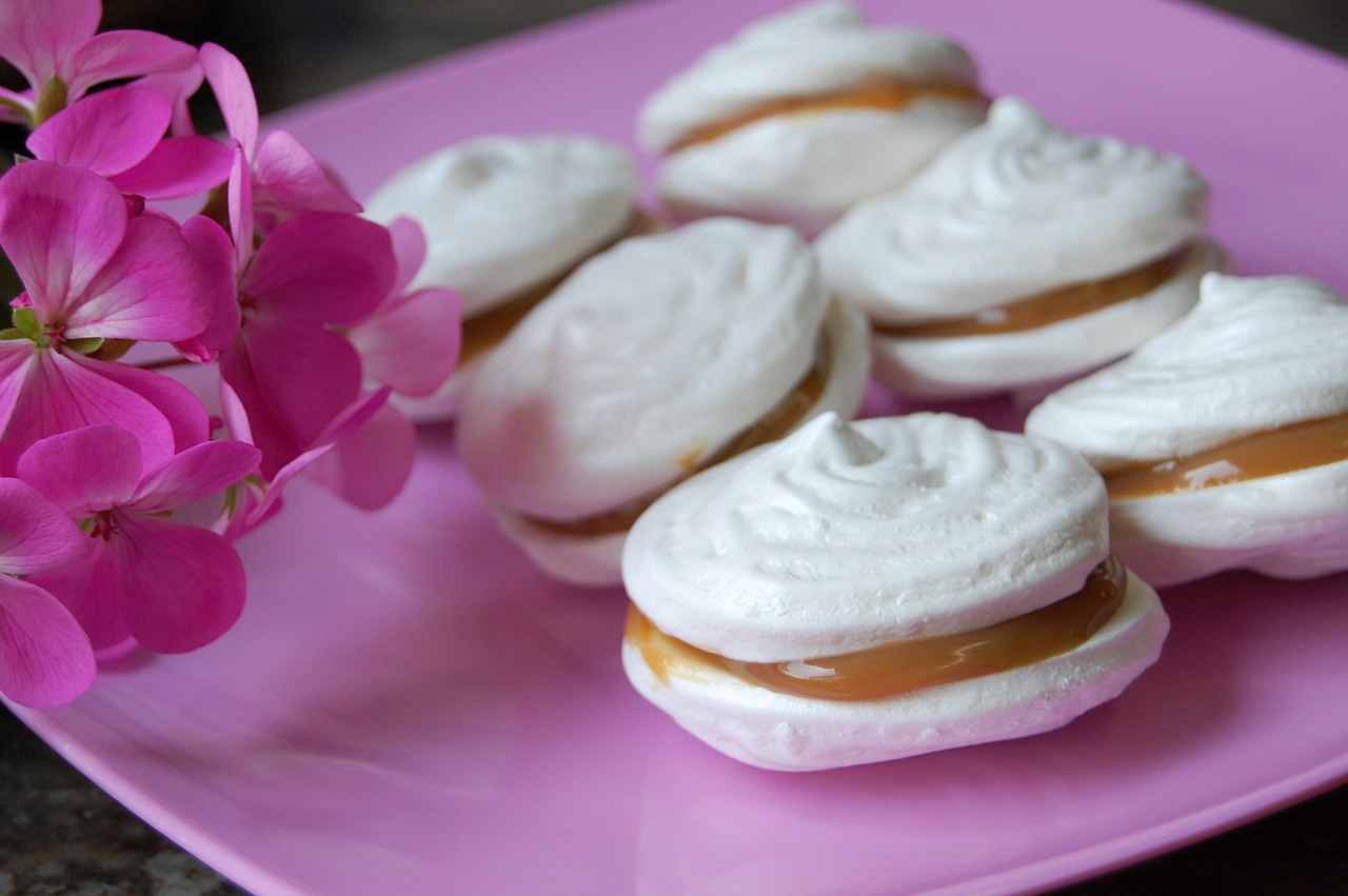 pastry  meringue  sweet free photo