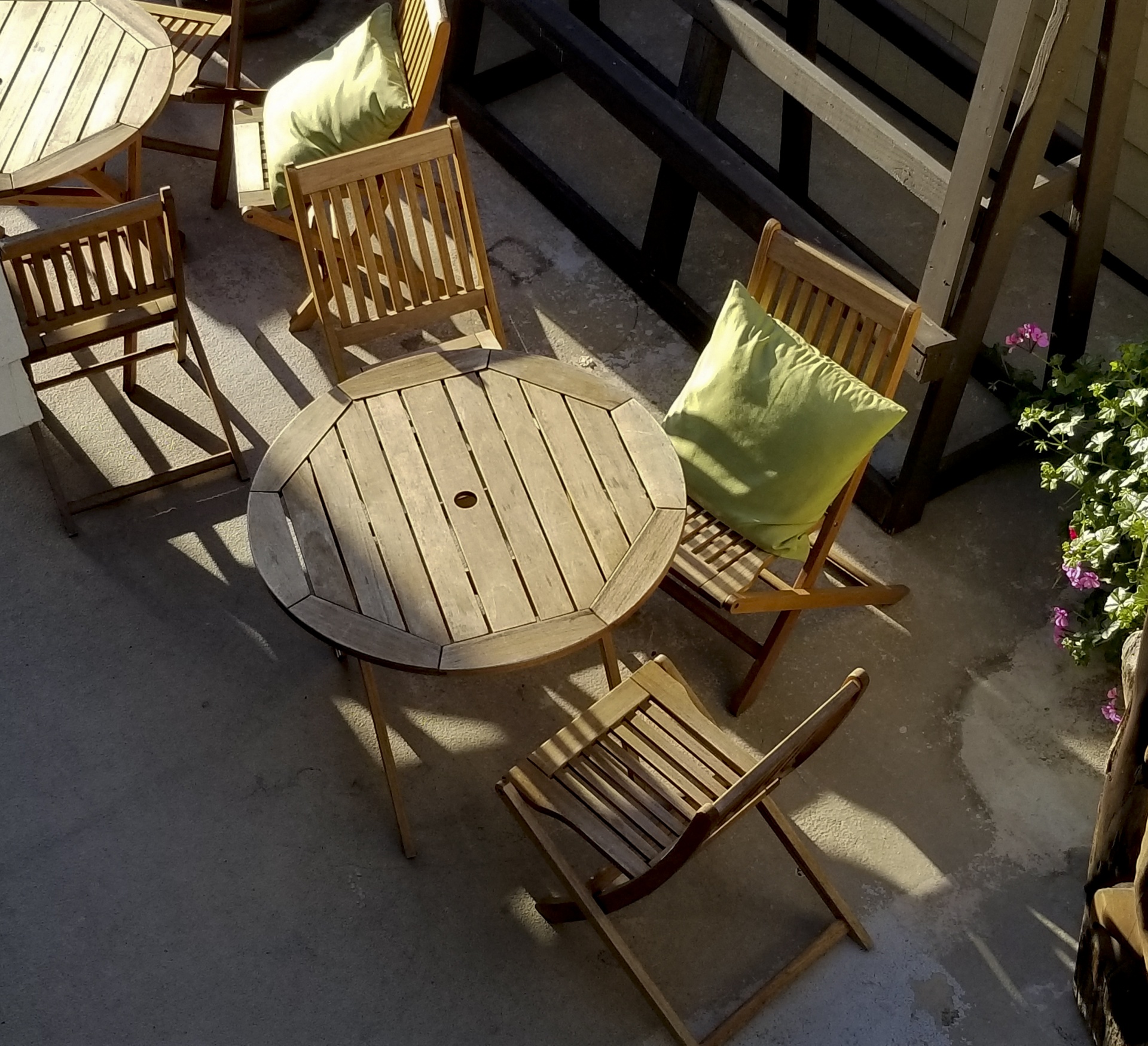 table chairs beachwood outdoor furniture free photo