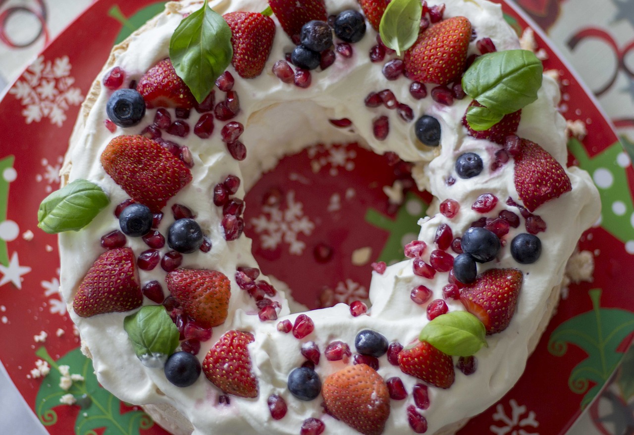 pavlova  cream  fruit free photo