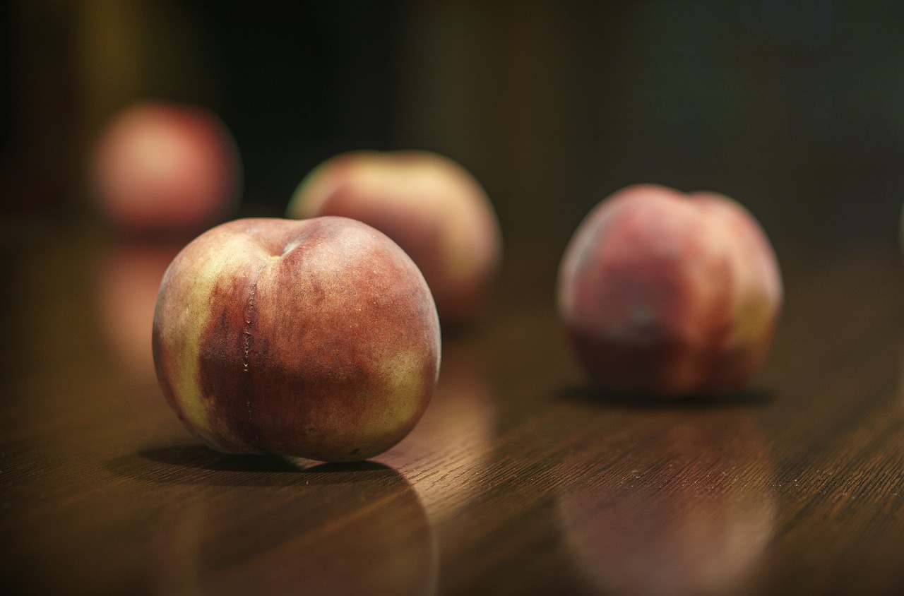 peaches  fruit  delicious free photo