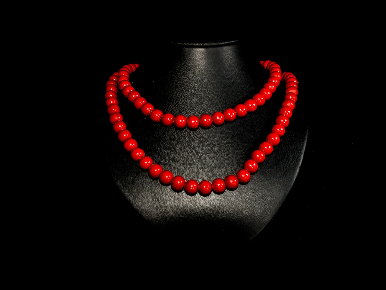 pearl necklace wood pearl necklace red jewellery free photo