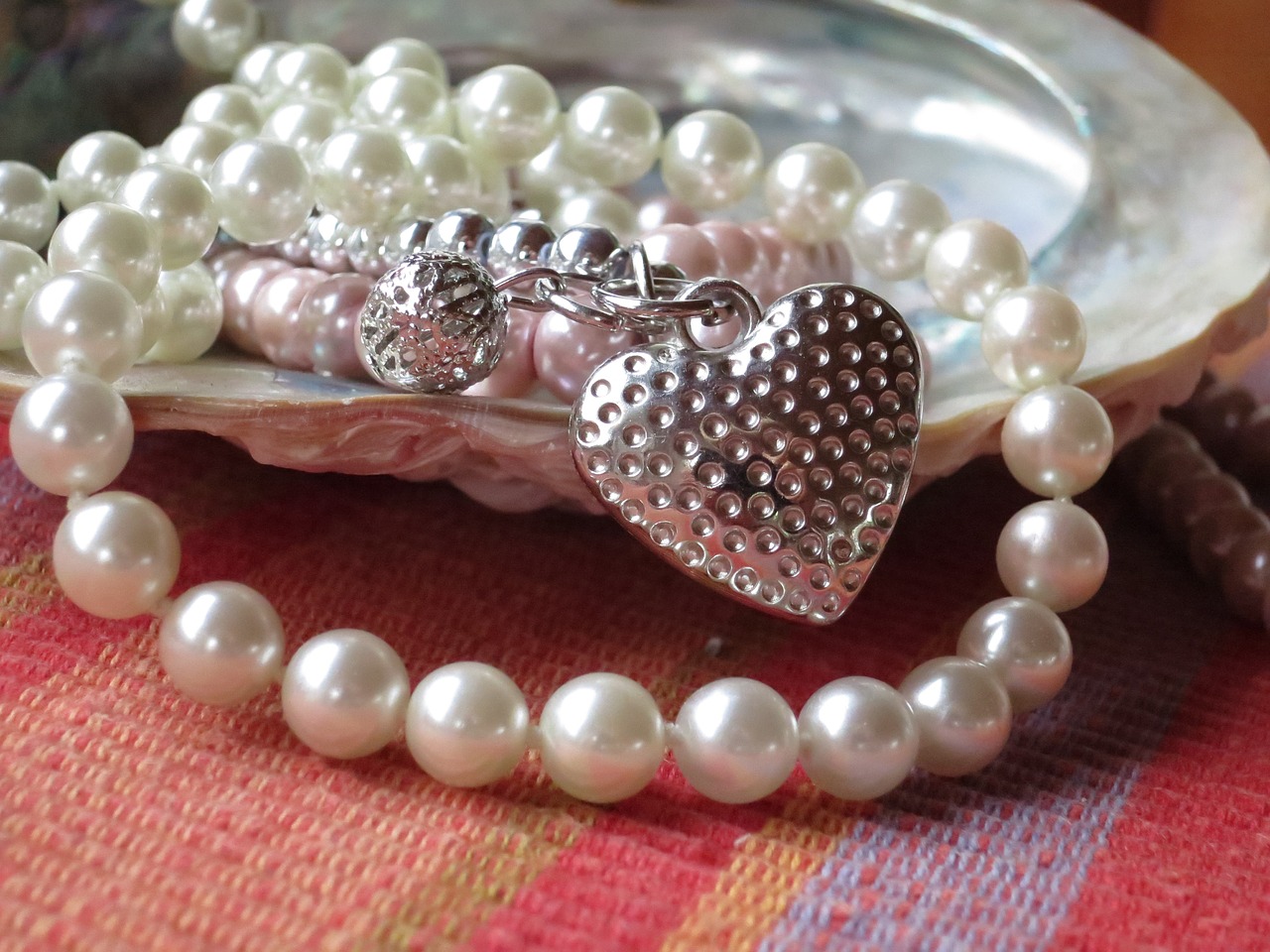 pearl necklace shell jewellery free photo