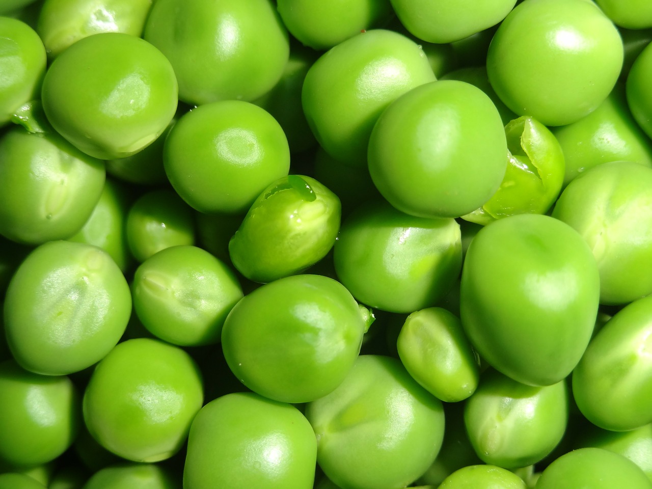 peas green vegetables free photo