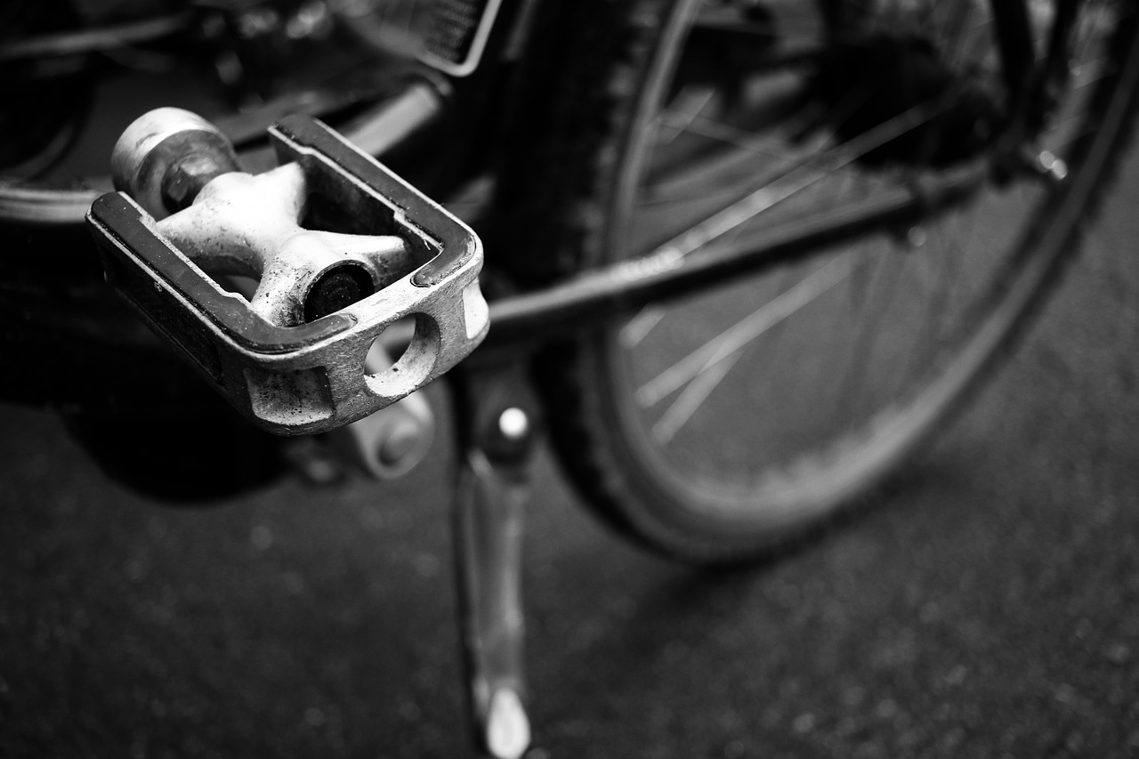 pedal bike wheel free photo