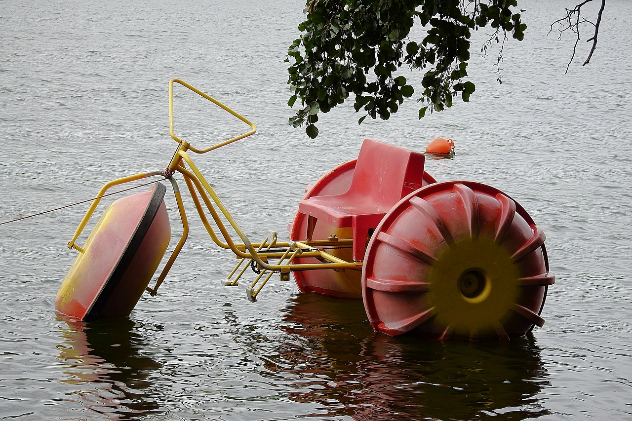 pedal boat  lake  holidays free photo