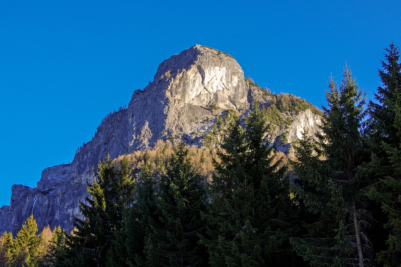 pelmo dolomites veneto free photo