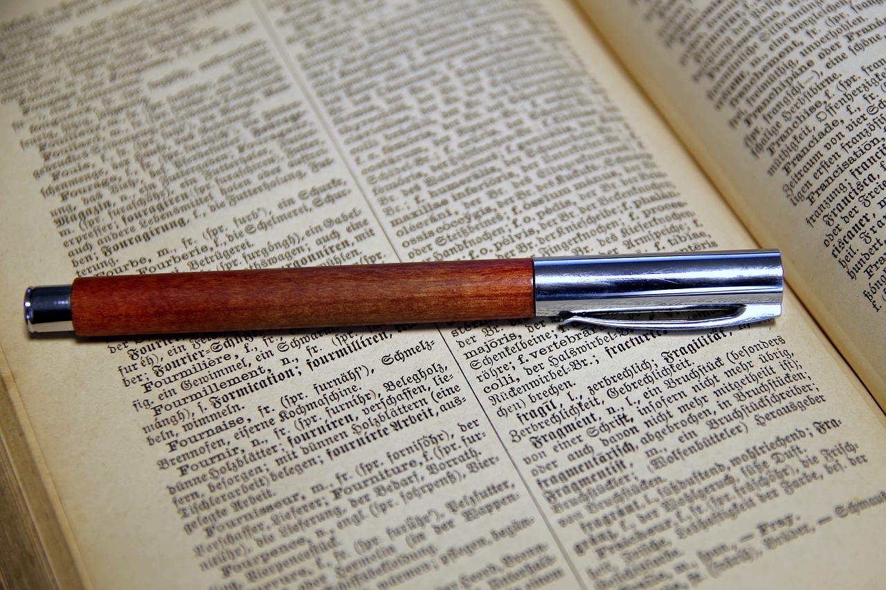 Книга ручка карандаш