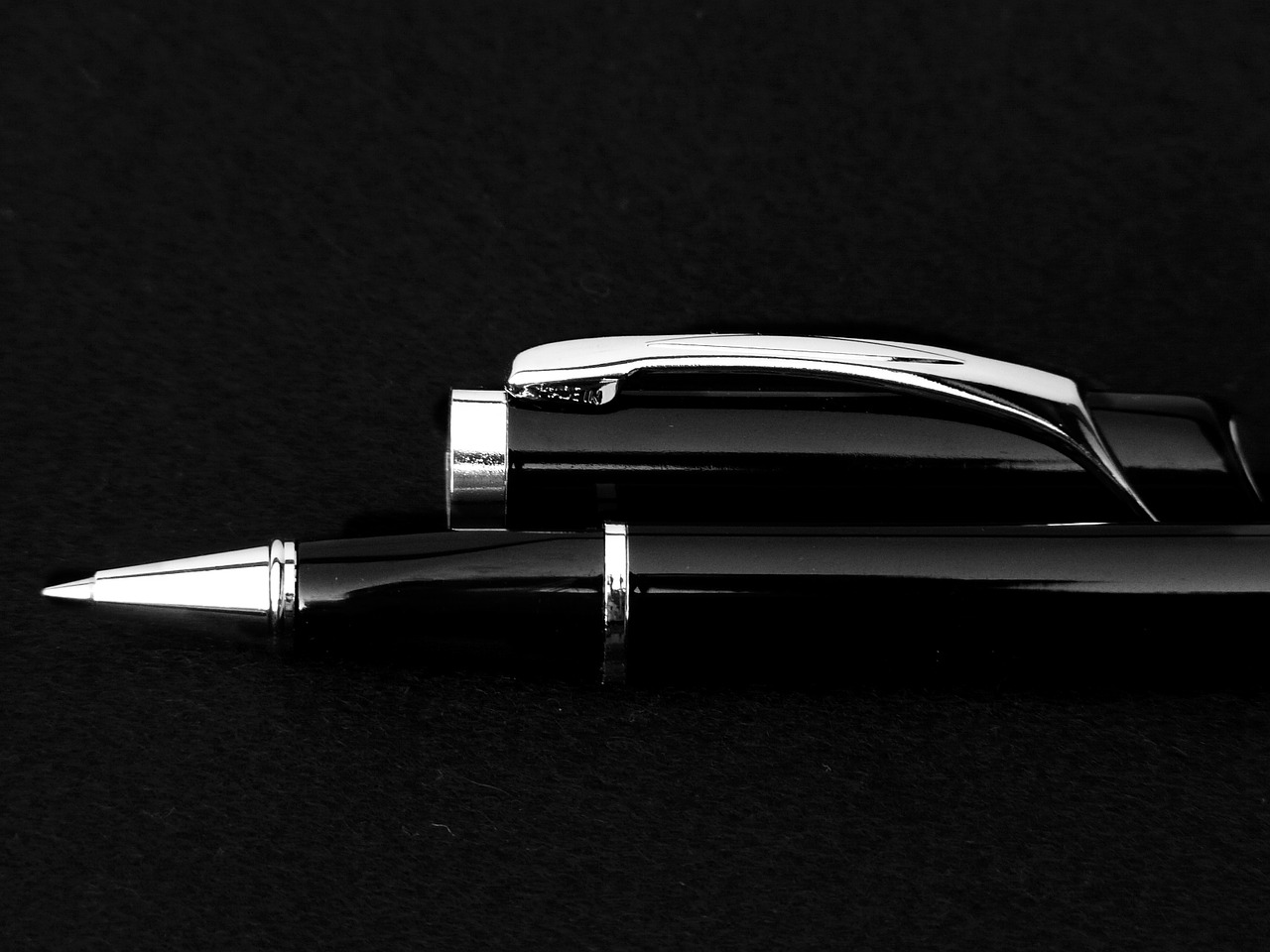 pen black and white black free photo