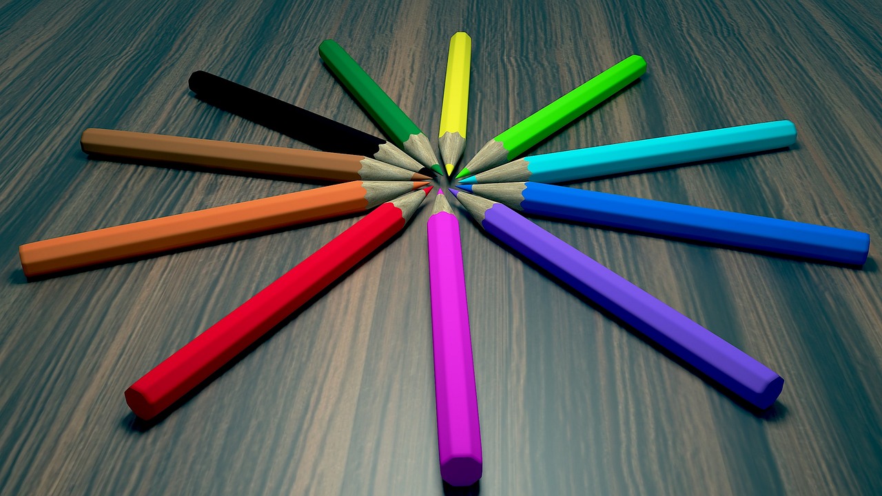 pencils table 3d free photo