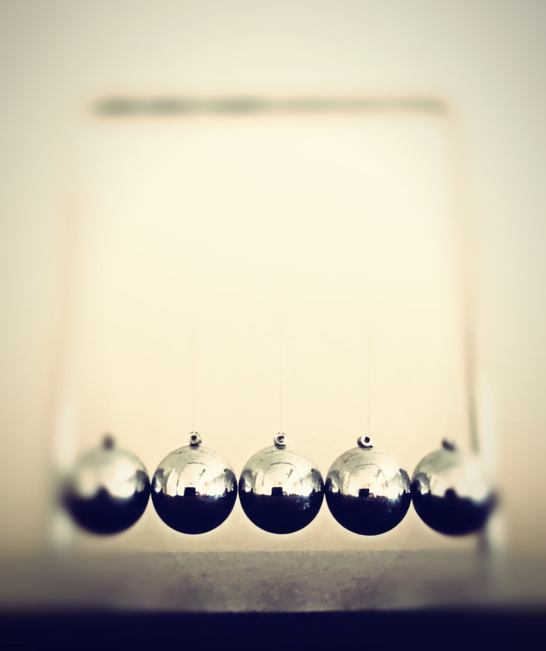 pendulum  newtons cradle  silver free photo