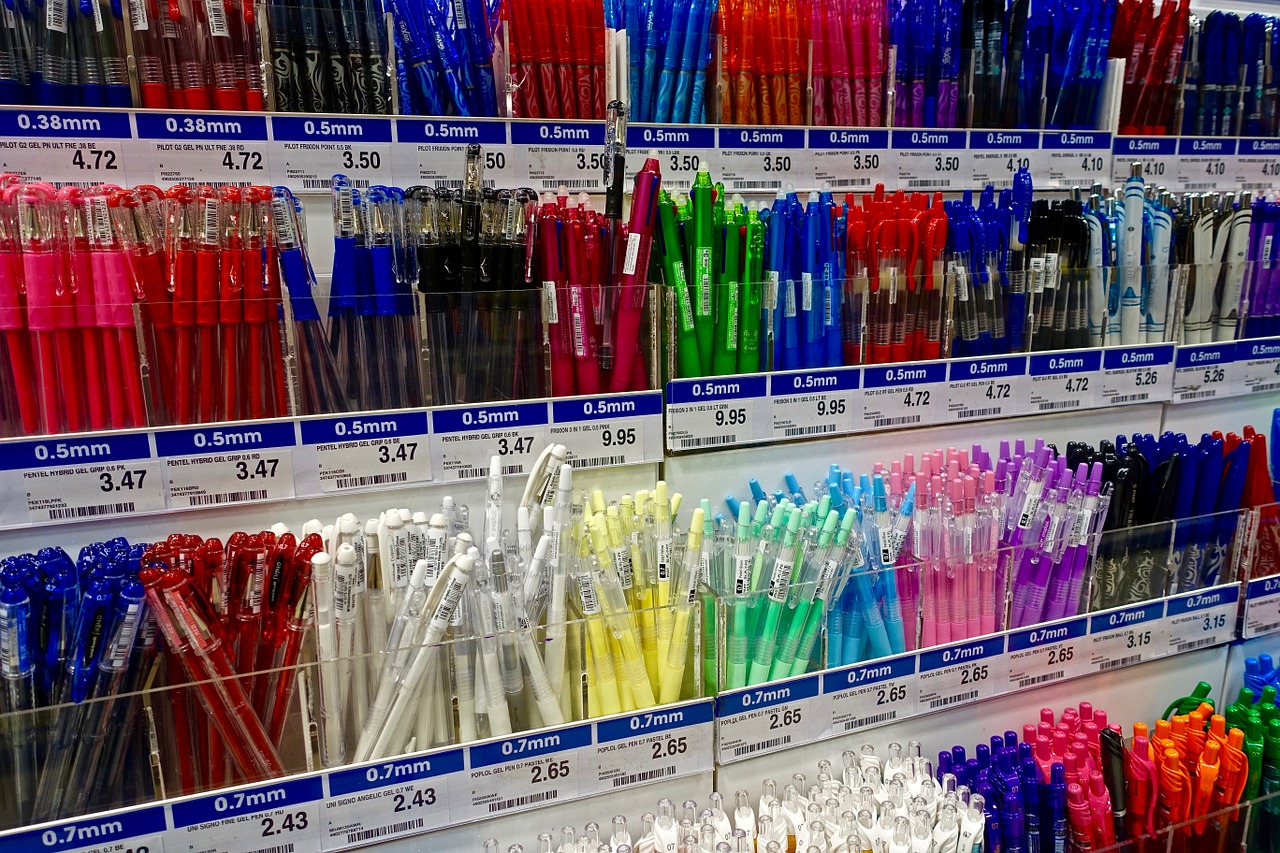 pens display shopping free photo
