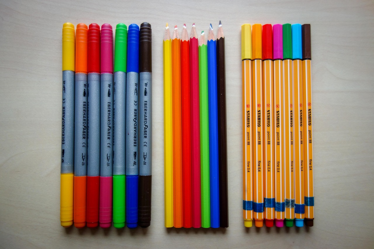 pens  colored pencils  felt tip pens free photo