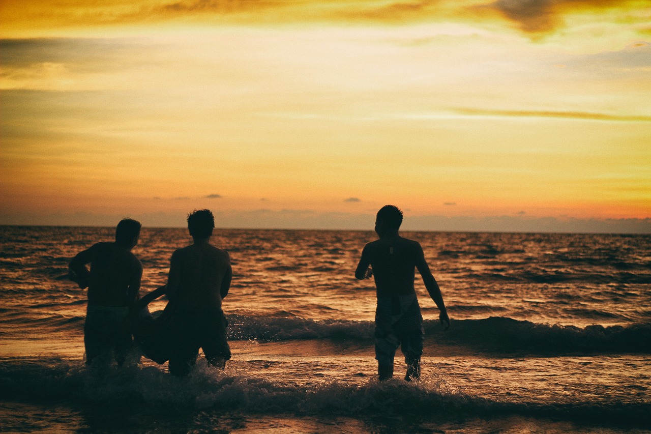 people beach waves free photo