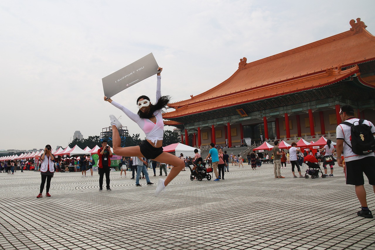 people  woman  outdoor free photo