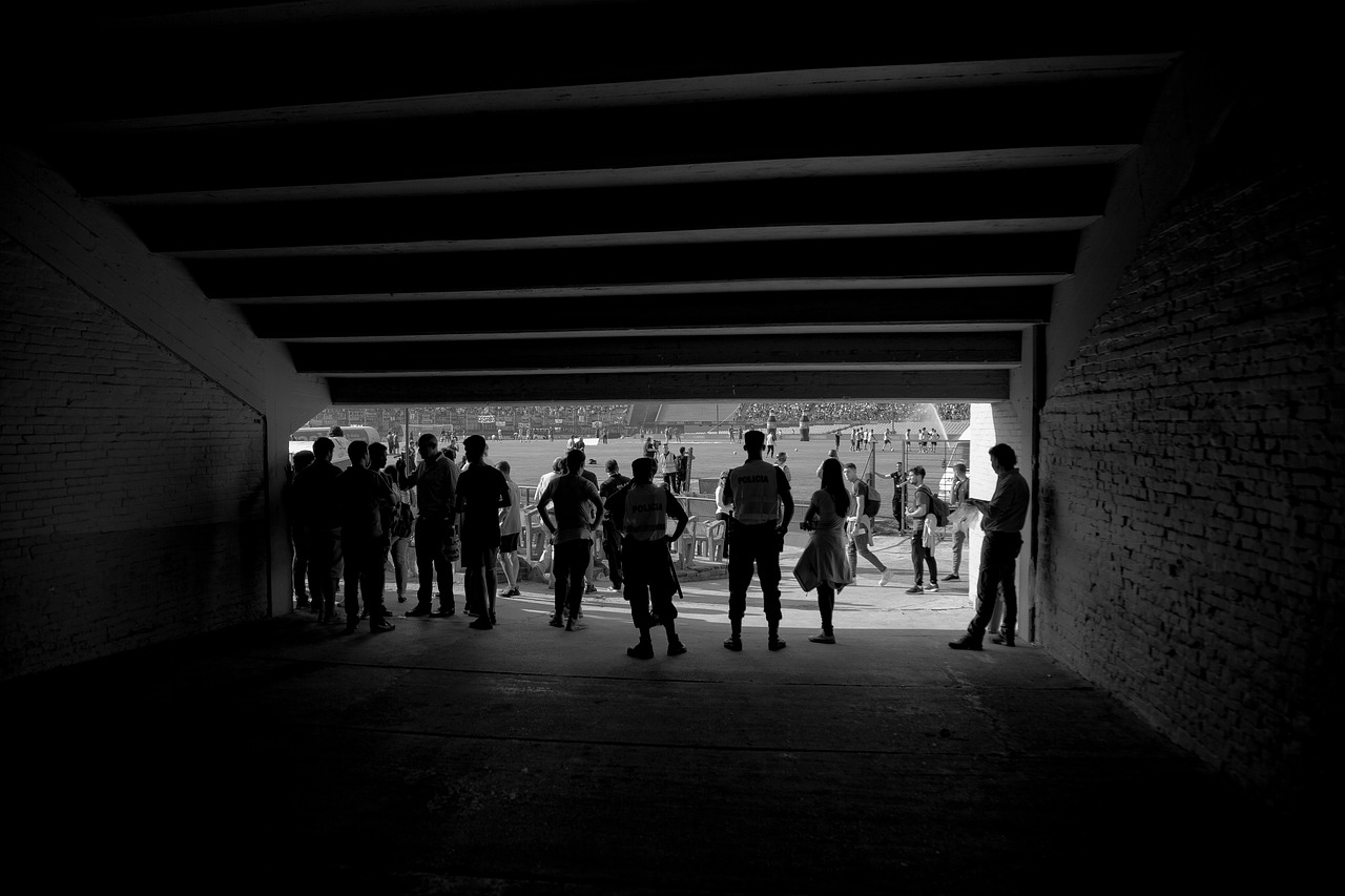 people  input  tunnel free photo