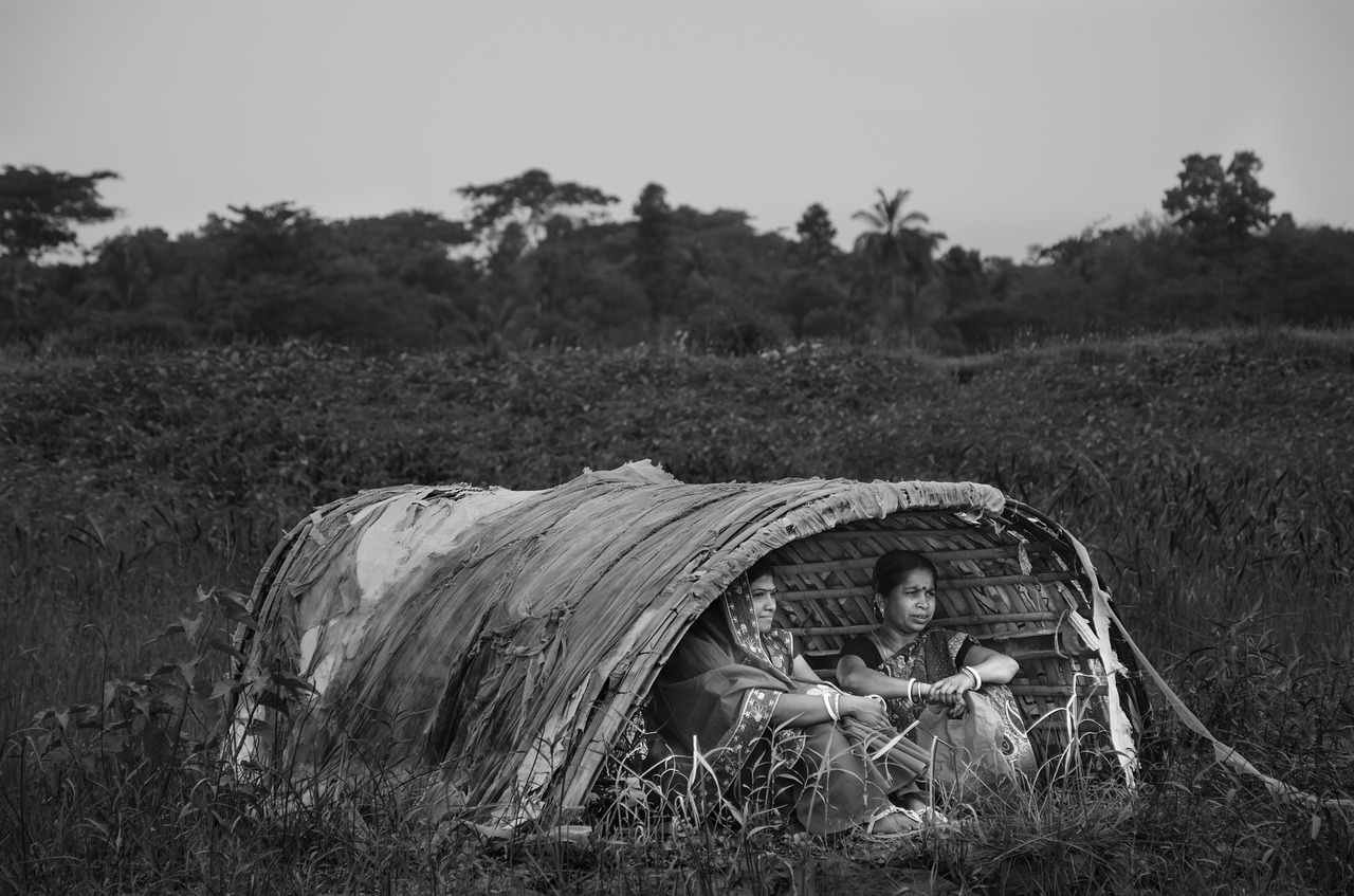 people  women  sitting free photo