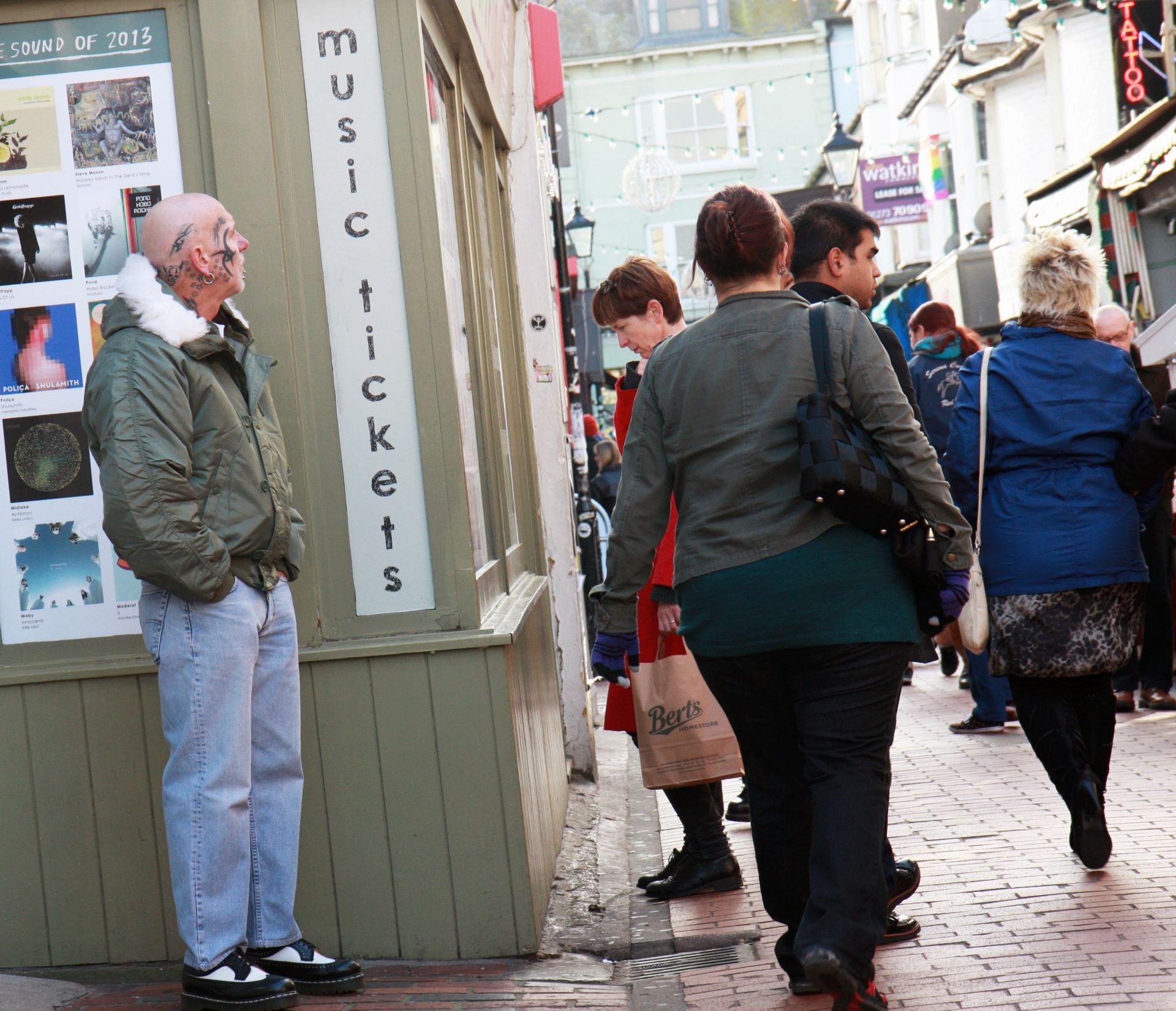 people shopping shoppers free photo