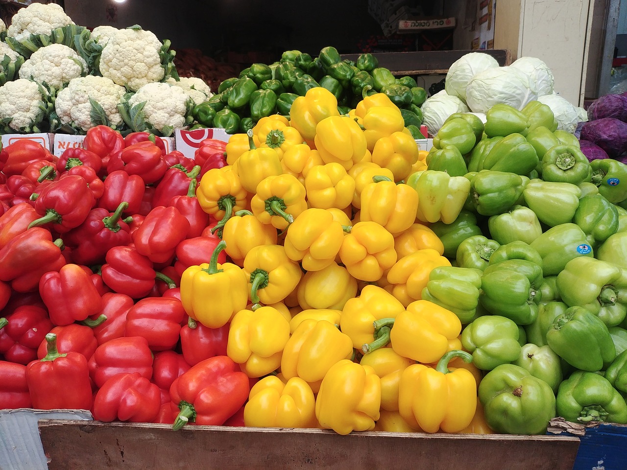 pepper  market  vegatables free photo