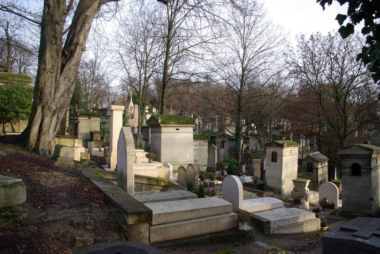 pere lachaise cemetery paris france free photo