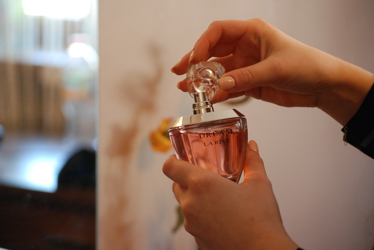 perfume woman scents free photo