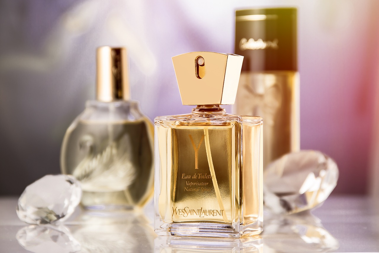 perfume  fragrance  product photography free photo