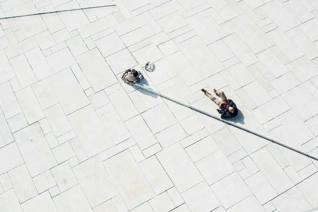 edit-free-photo-of-persons-familiy-aerial-view-perspective-pavement