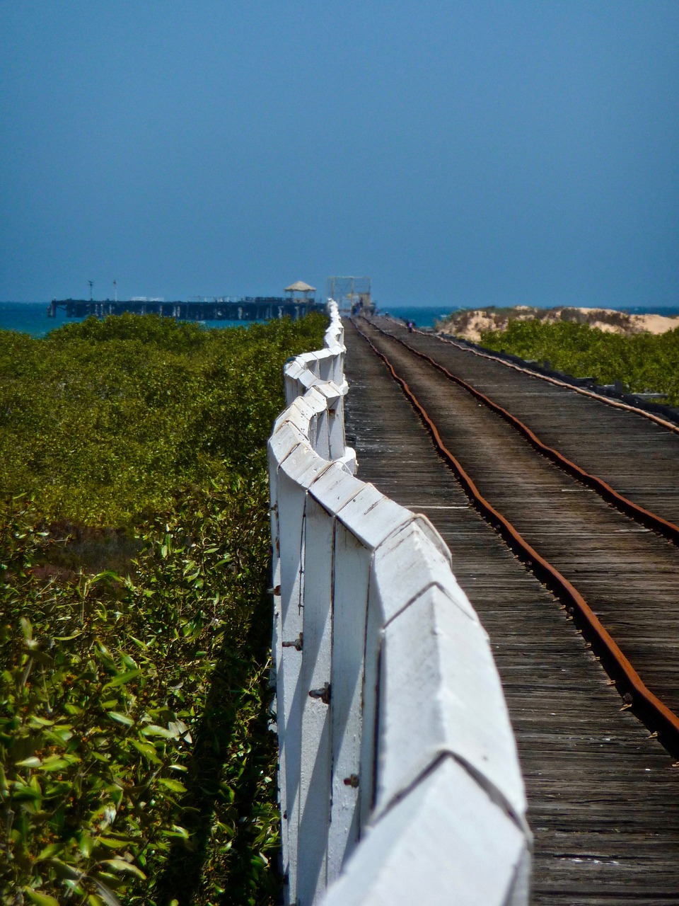 perspective  horizon  railway free photo