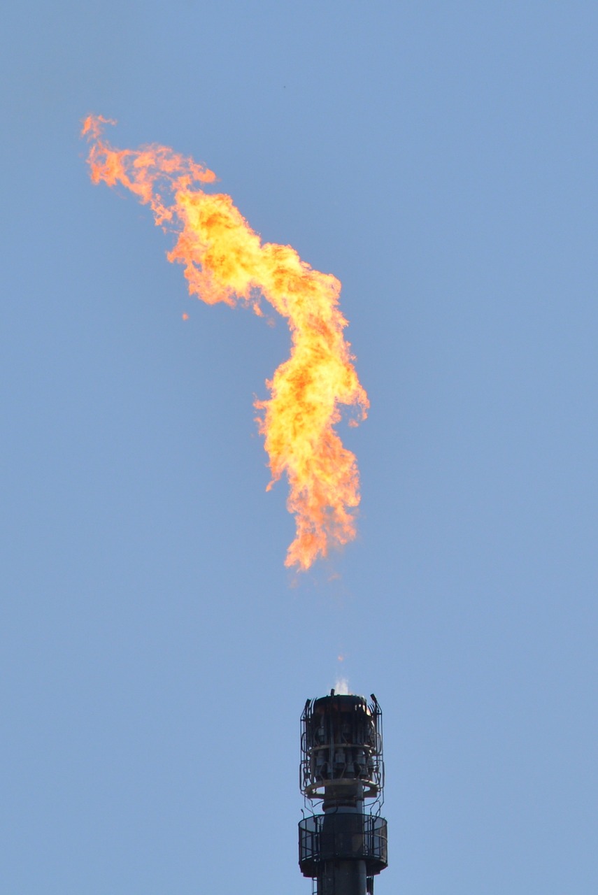 petrochemistry industry flame free photo