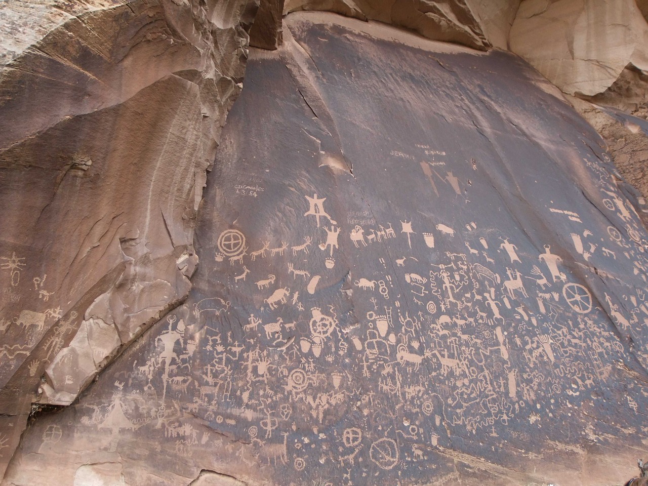 petroglyph rock art indian free photo