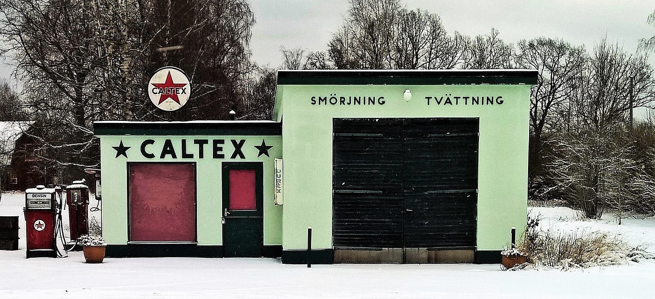 petrol station winter retro free photo