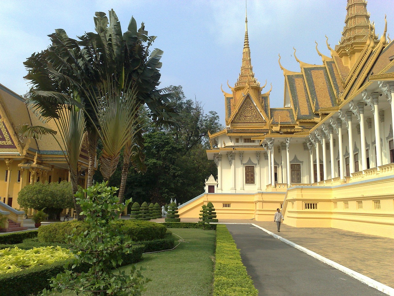 phnom penh cambodia royal free photo