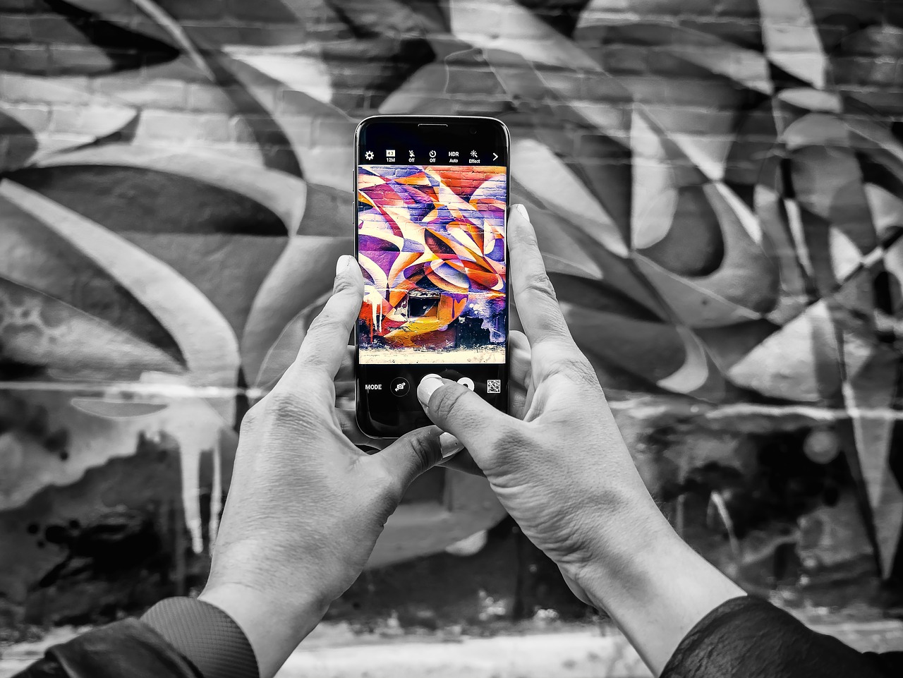 phone smartphone street art free photo