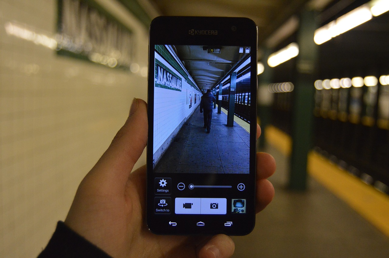 phone iconic subway free photo