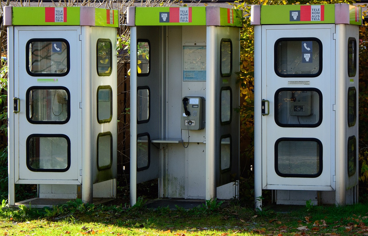 phone booth telephone house call free photo