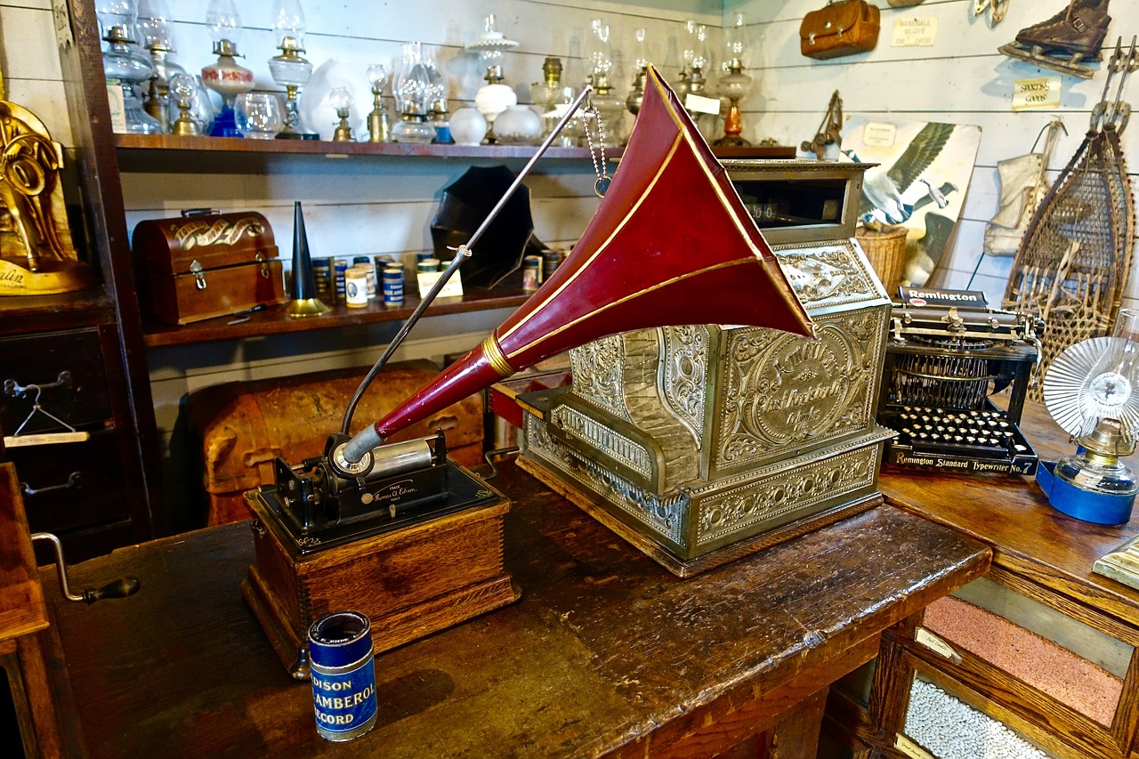 phonograph vintage gramophone free photo