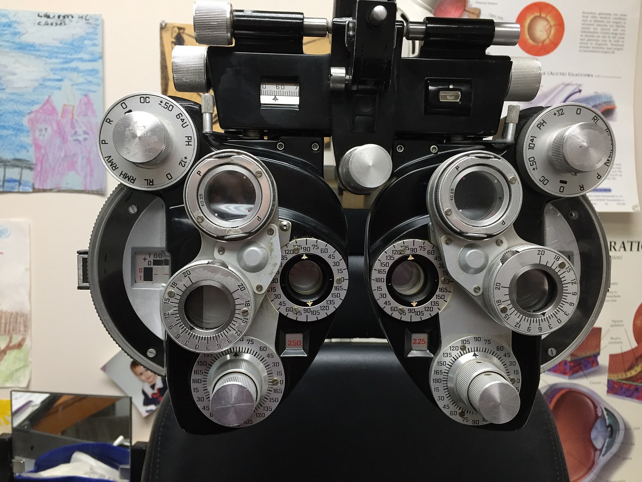 phoropter refraction eyeglass prescription free photo
