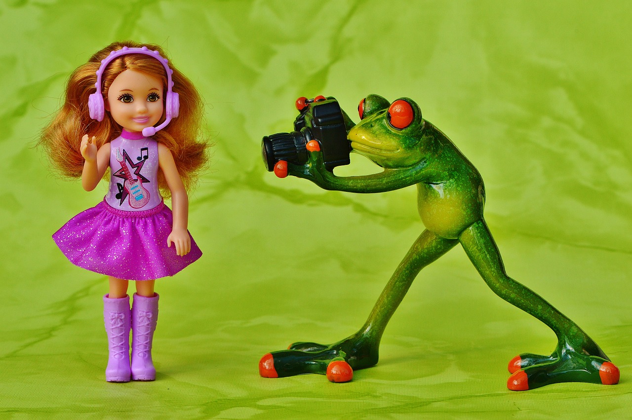 photographer frog girl free photo