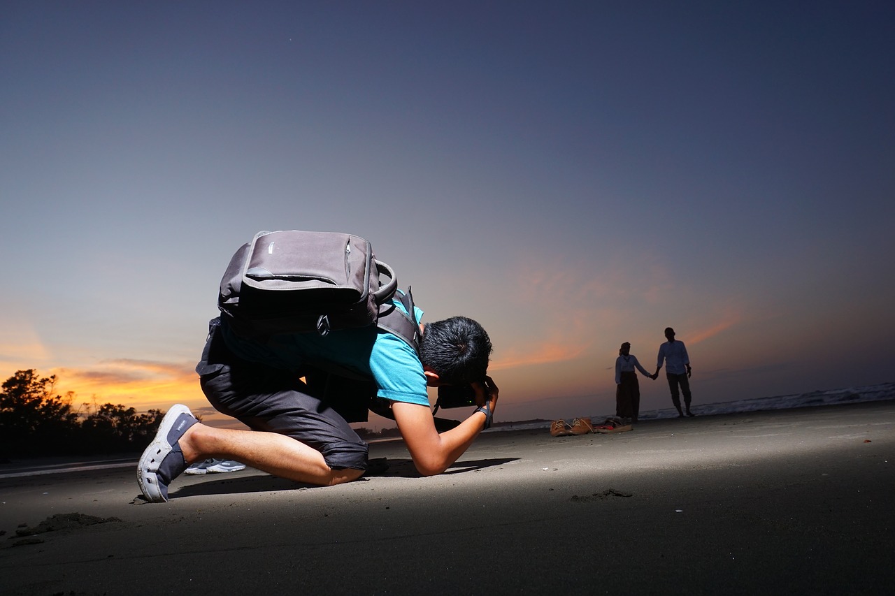 photographer couple sunset free photo