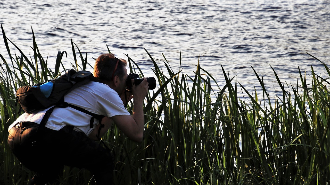 photographer  rushes  beach free photo