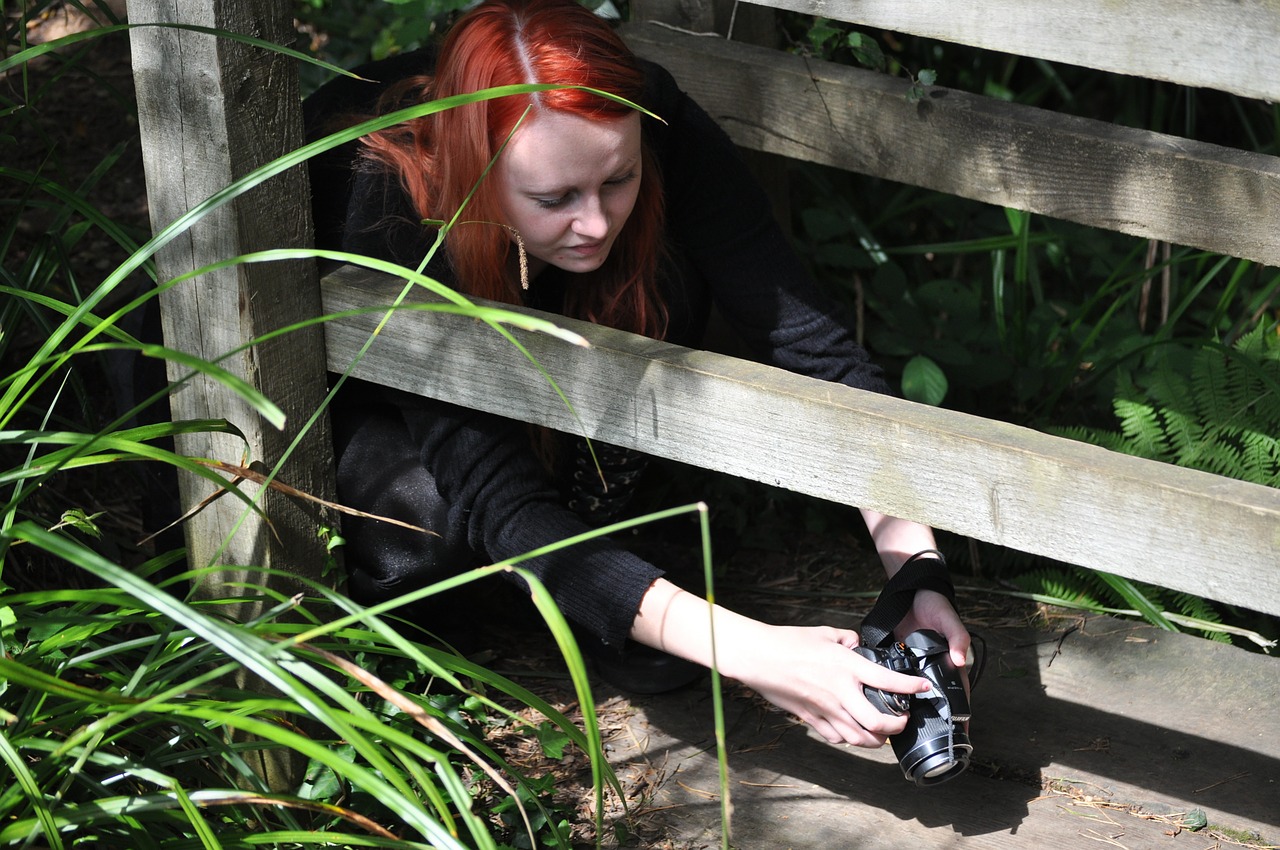 photographer female concentration free photo