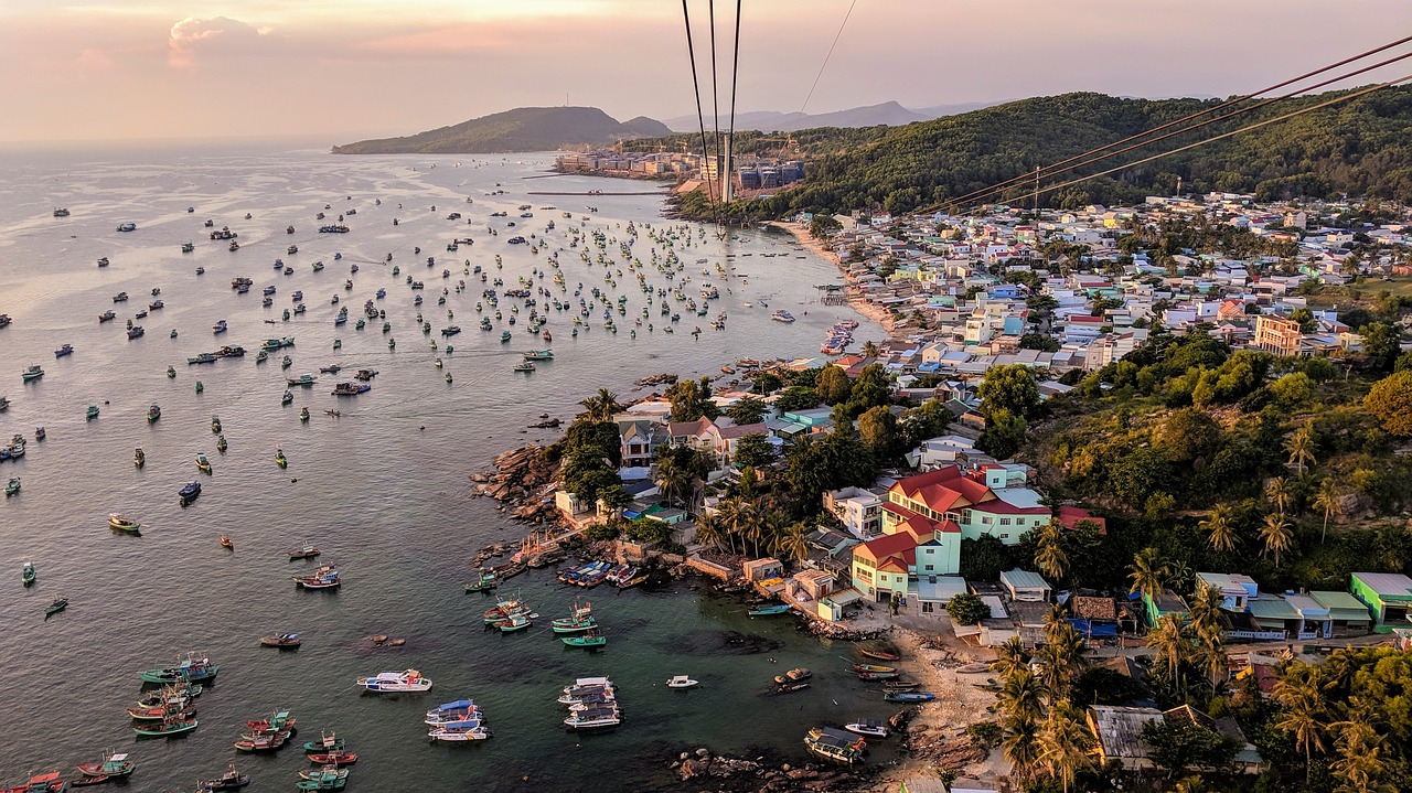 phu quoc  vietnam  cable car free photo