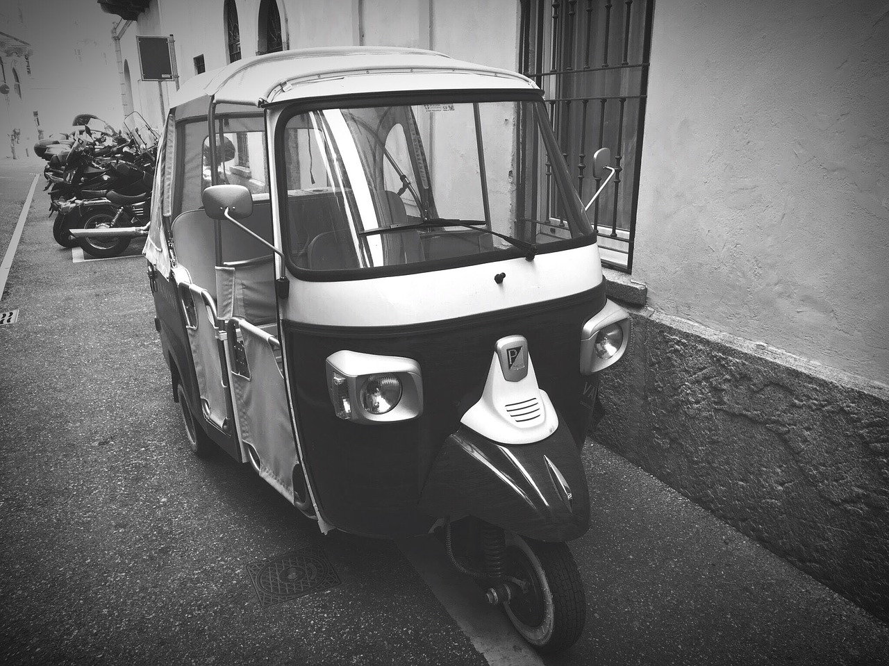 piaggio kleinstlastwagen retro free photo