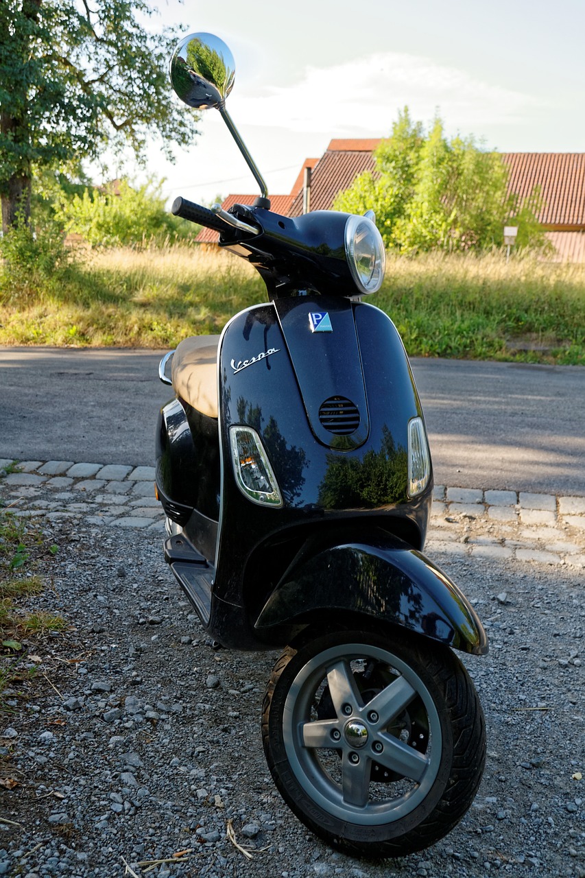 piaggio moped roller free photo