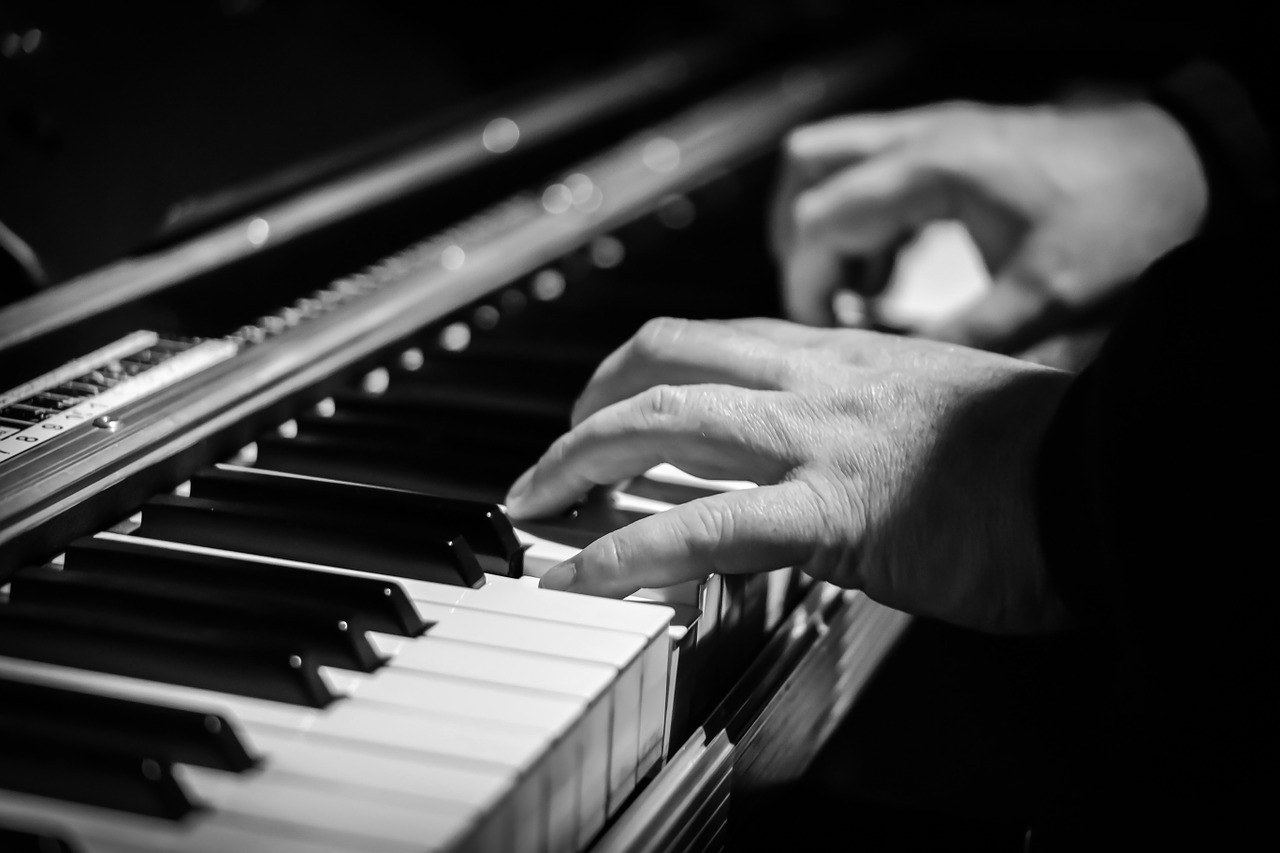 piano hands pianist free photo