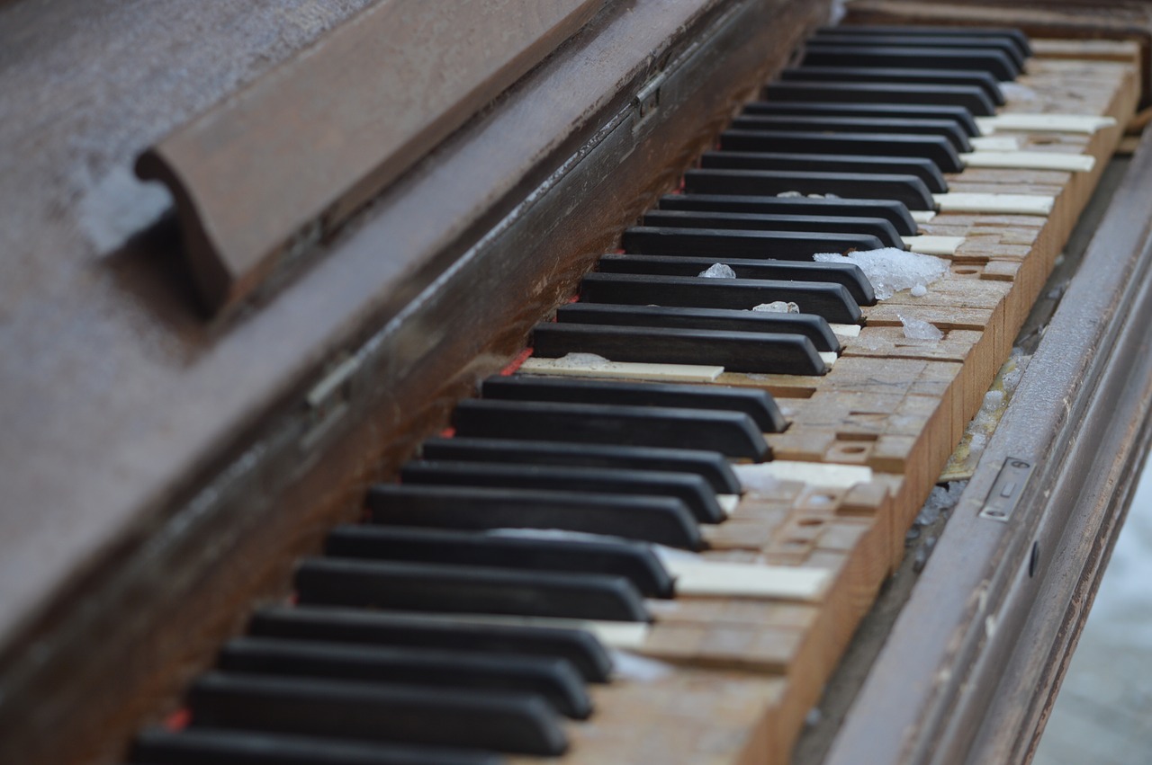 piano damaged keys free photo