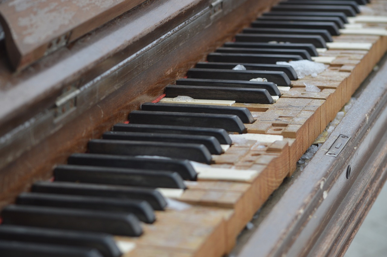 piano damaged keys free photo