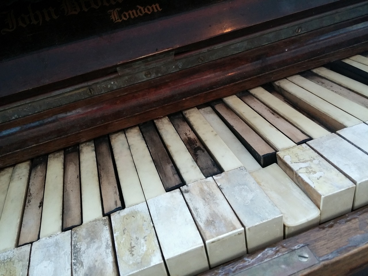 piano keys ebony free photo