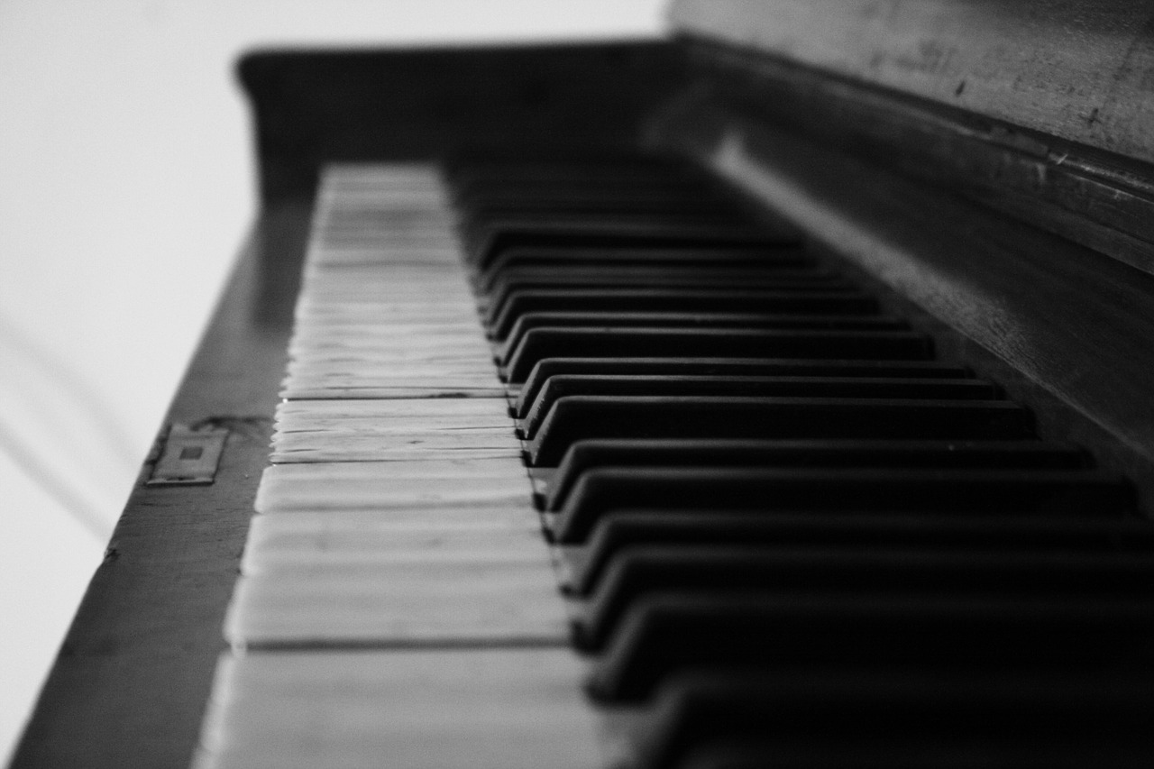 piano black white free photo