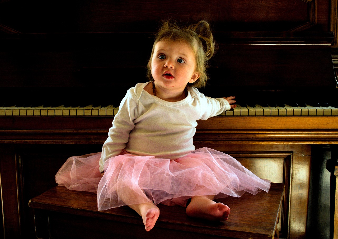 child piano concert free photo